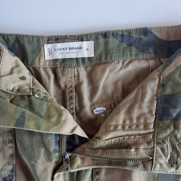 Lucky Brand Camo Mid Rise Utility Skirt Size 2/26 - Picture 3 of 4